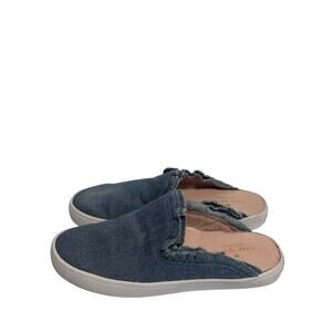 KATE SPADE BLUE WHITE DENIM WOMEN SLIP ON SHOES SIZE 6M NO BOX.